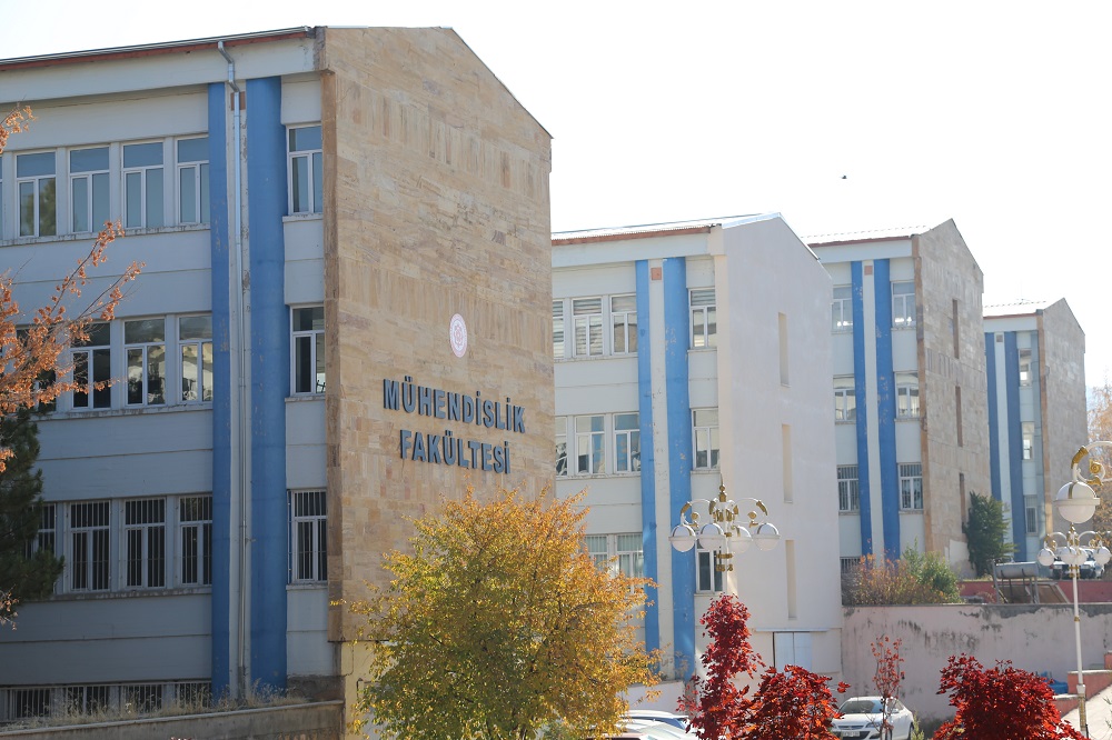 Sivas Cumhuriyet Üniversitesine ilan tepkisi...