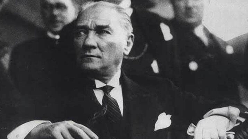 Mustafa Kemal Atatürk törenlerle anılıyor